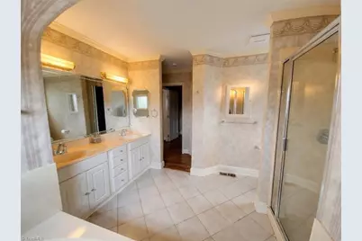 590 N Peace Haven Road, Winston-Salem, NC 27104 - Photo 16