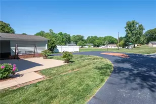 590 N Peace Haven Rd, Winston-Salem, NC 27104 - Photo 26