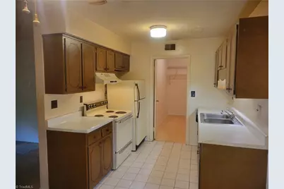 2235 Sunderland Road #99C, Winston-Salem, NC 27103 - Photo 4