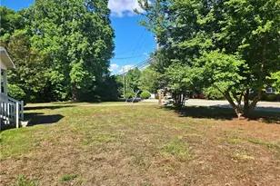 3021 Branderwood Dr, Greensboro, NC 27406 - Photo 2