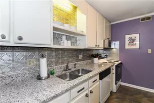 5735 Bramblegate Rd, Greensboro, NC 27409 - Photo 8