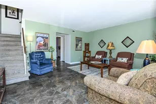 5735 Bramblegate Rd, Greensboro, NC 27409 - Photo 6