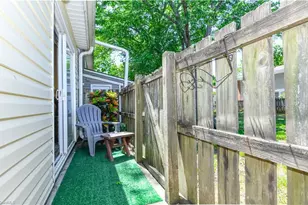 5735 Bramblegate Rd, Greensboro, NC 27409 - Photo 14