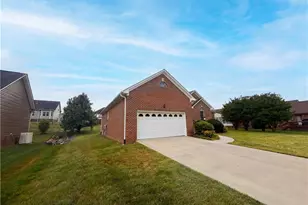 518 Wildwood Ln, Graham, NC 27253 - Photo 2