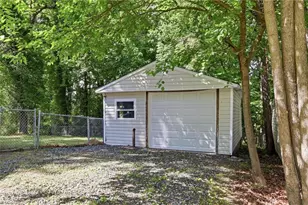 2627 Stratford Dr, Greensboro, NC 27408 - Photo 34