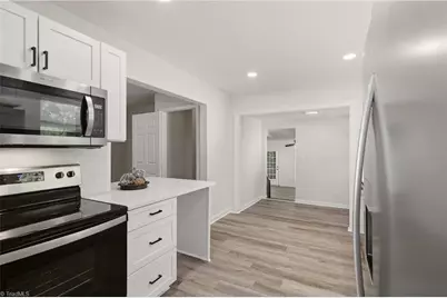 2627 Stratford Drive, Greensboro, NC 27408 - Photo 10