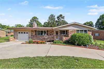 119 Lakeview Circle, Thomasville, NC 27360 - Photo 2