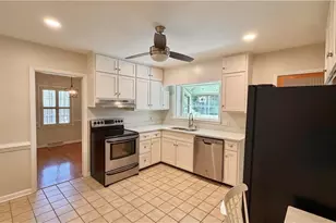 102 Forestdale Dr, Greensboro, NC 27403 - Photo 10