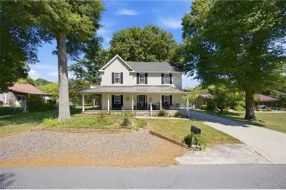 206 3rd Avenue, Taylorsville, NC 28681 - Photo 2