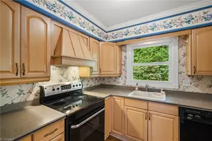 2703 Tillbrook Pl, Greensboro, NC 27408 - Photo 12