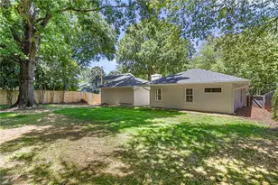 1109 Buckingham Rd, Greensboro, NC 27408 - Photo 32