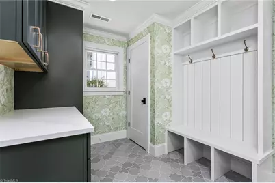 1109 Buckingham Road, Greensboro, NC 27408 - Photo 18