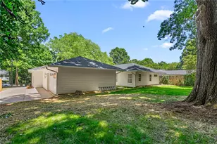 1109 Buckingham Rd, Greensboro, NC 27408 - Photo 44