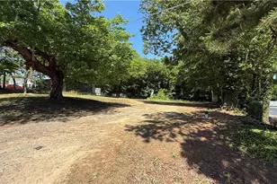 945 Fisher Ferry St, Thomasville, NC 27360 - Photo 2