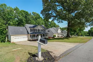 626 Creekridge Dr, Eden, NC 27288 - Photo 2