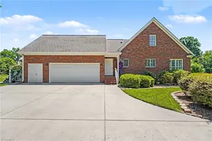225 Devonway St, Eden, NC 27288 - Photo 6