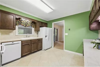 1021 Benjamin Parkway, Greensboro, NC 27408 - Photo 14