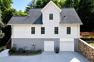 2472 Hamby Mountain Rd, Wilkesboro, NC 28697 - Photo 2