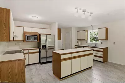 705 Luxbury Road, Winston-Salem, NC 27104 - Photo 12
