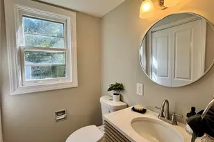 2401 Phoenix Dr, Greensboro, NC 27406 - Photo 16