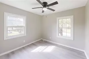 2401 Phoenix Dr, Greensboro, NC 27406 - Photo 20