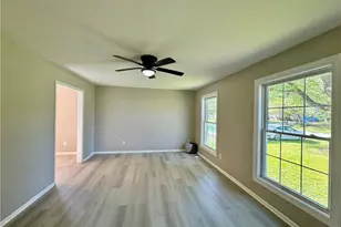 2401 Phoenix Dr, Greensboro, NC 27406 - Photo 6