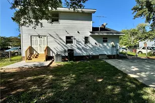 2401 Phoenix Dr, Greensboro, NC 27406 - Photo 34