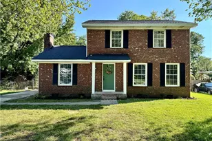 2401 Phoenix Dr, Greensboro, NC 27406 - Photo 2