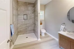 2401 Phoenix Dr, Greensboro, NC 27406 - Photo 24