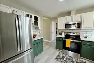2401 Phoenix Dr, Greensboro, NC 27406 - Photo 14