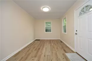 1312 Woodside Dr, Greensboro, NC 27405 - Photo 8