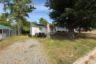 1015 Moody St, Greensboro, NC 27401 - Photo 4