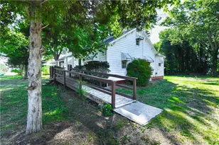 1402 Oak Ridge Rd, Kernersville, NC 27284 - Photo 2