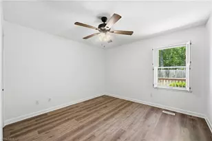 1121 Sherwood Dr, Burlington, NC 27215 - Photo 12