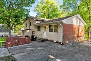 3010 Shady Lawn Dr, Greensboro, NC 27408 - Photo 32