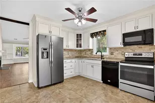 2804 Waters Edge Ln, Greensboro, NC 27410 - Photo 12