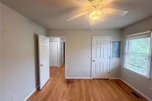 1911 Meadowgreen Dr, Graham, NC 27253 - Photo 12