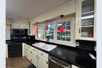 1217 W Main Street, Yadkinville, NC 27055 - Photo 8