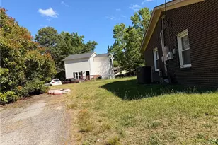 504 Lynn Dr, Thomasville, NC 27360 - Photo 2