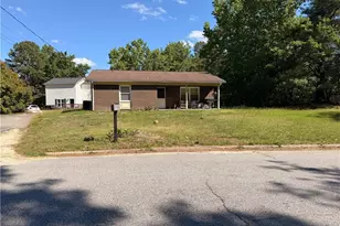 504 Lynn Dr, Thomasville, NC 27360 - Photo 1
