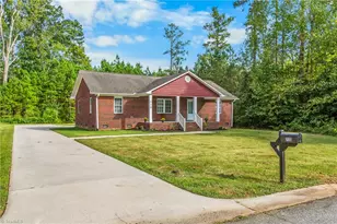 715 Archdale Dr, Lexington, NC 27292 - Photo 2