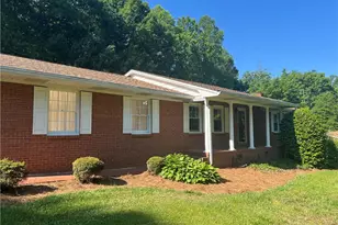 197 Elm St, Mocksville, NC 27028 - Photo 2