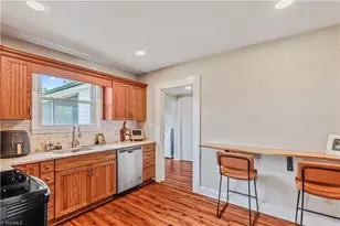 318 Oakdale St, Mount Airy, NC 27030 - Photo 10