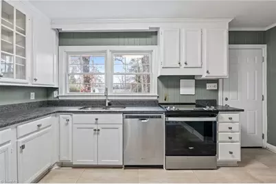 2209 Villa Drive, Greensboro, NC 27403 - Photo 10