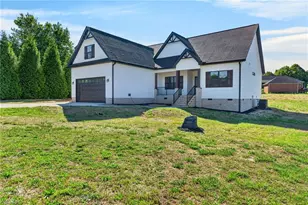 2361 Chaucer Ln, Winston-Salem, NC 27107 - Photo 6