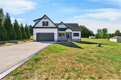 2361 Chaucer Lane, Winston-Salem, NC 27107 - Photo 2