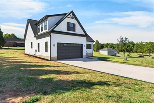 2361 Chaucer Ln, Winston-Salem, NC 27107 - Photo 4