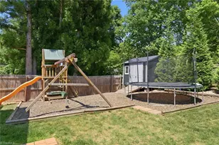 2904 Willow Oak Dr, Greensboro, NC 27408 - Photo 32