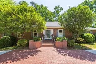 1414 Trafalgar Dr, High Point, NC 27262 - Photo 2