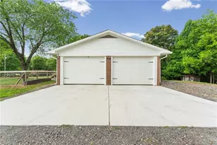 111 Pool Dr, Mocksville, NC 27028 - Photo 8